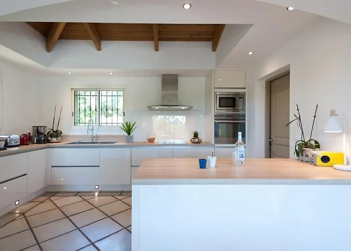 Dona Lisa Proche Des Plages! *