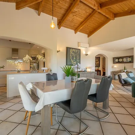 Villa Pool Heated, Calm, Comfort & Beaches *